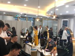 点击看大图 -八佰伴8008星级形象店