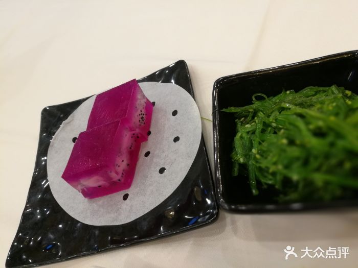 水晶火龙果冻糕