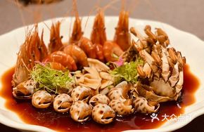 Plum and Wuliangye Steamed Seafood Assortment