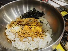 -山野的朋友露营炭火烤肉