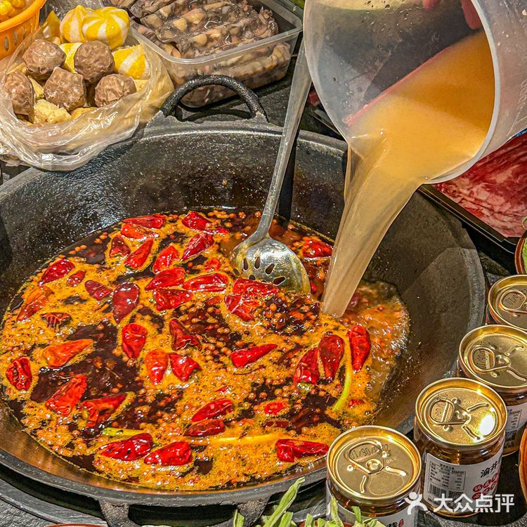 在郑州！一家可以自带菜的重庆火锅店 酒香不怕巷子深！