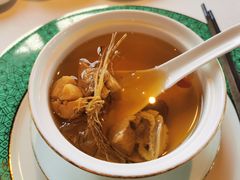 养肝草雪莲籽炖鲍鱼汤-三号黄浦会Canton Table