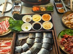 -围炉肉舍•炭烤活鳗•丹东海鲜烤肉(步行街店)