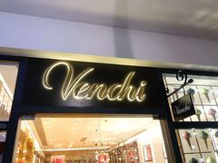 门面-VENCHI 闻绮(上海佛罗伦萨小镇店)