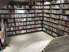 -钟书阁(群光广场店)