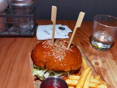 -三勾JJJ Burger&Coffee(梅溪湖店)
