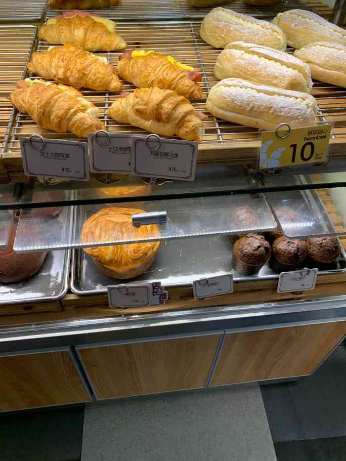 可颂坊(创维半导体大厦店)-"奶茶不错,很划算,超大一杯,还送了糕点.