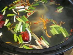 -陆记牛庄·碳锅龙虾烧烤(爱上花园店)