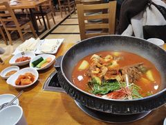 -喇喇排骨火锅·传统韩式脊骨汤(望京西园总店)
