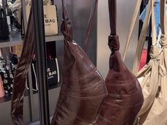 -文艺复兴百货(米兰大教堂广场店)