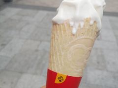 -蜜雪冰城(万达广场外B号门门口外集装箱店)