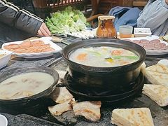 -有一锅·野生菌黑山羊腊排骨火锅(古城北门店)