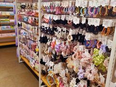 -名创优品(北京新中关购物中心地铁层店)