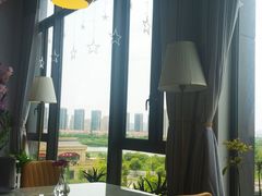 靠窗位-荣耀.西式融合餐厅(留云湖店)