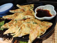 海鲜葱饼-明洞阿姨·韩式酱蟹烤肉·创意料理(三元桥店)