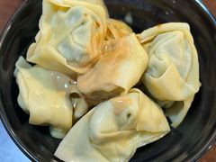冷馄饨-大龙汤包