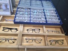 -豪门视光·星趣控·蔡司依视路眼镜代理商(中央大街店)