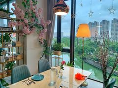 靠窗位-荣耀.西式融合餐厅(留云湖店)