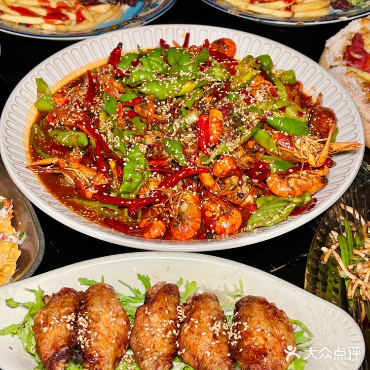 没出国 在郑州！平价餐厅里他真的坠有氛围‼️