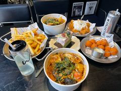 -W COLLECTIVE  DESSERT SHOP