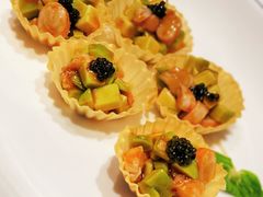 黑醋牛油果鲜虾脆盏-屋里厢上海菜馆