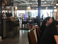 大堂-机器人火炉披萨