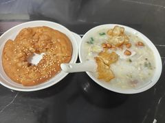 荔湾艇仔粥-伍湛记 · 广州老字号(龙津中路店)