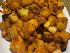 宫保鸡丁-渝信川菜 · 川味家常菜(长安店)