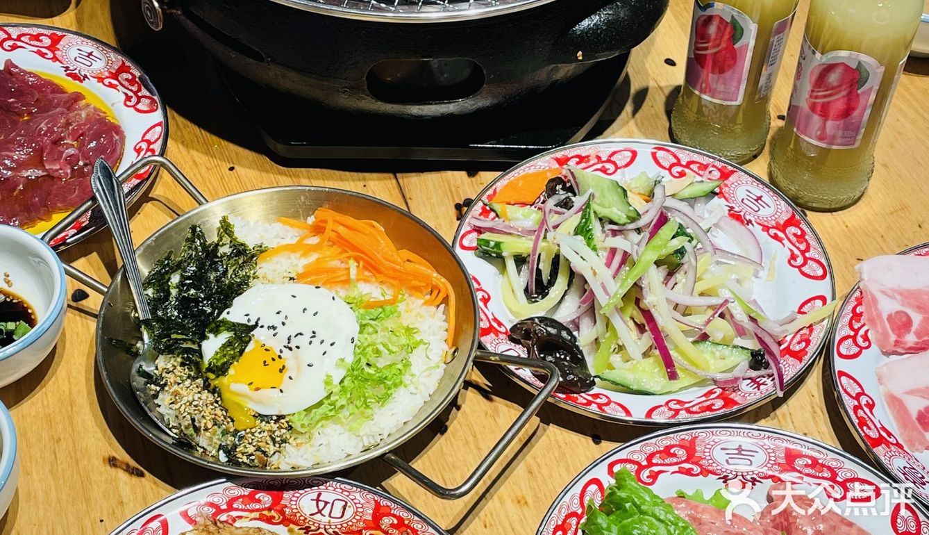 有套餐肉菜都有了，双人套餐才几十块 四荤四素吃得很爽