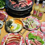 有套餐肉菜都有了，双人套餐才几十块 四荤四素吃得很爽