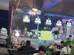 大堂-何师烧烤·香辣蟹·川菜·30年老品牌(太古里旗舰店)