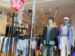 -lululemon(上海浦东IFC店)