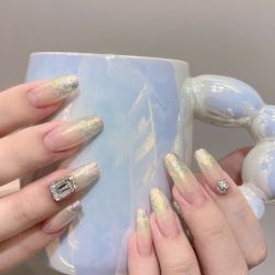 -花岐款式专研健康美甲沙龙