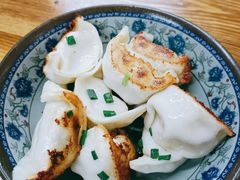 鲜肉煎饺-无名氏宵夜小摊(祝家三姐妹馄饨店)