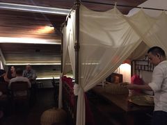 -Cuc Gach Quan Restaurant