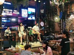大堂-胡桃里音乐餐厅(陶溪川店)(川湘赣菜·世界百大酒庄直供红酒·音乐表演)