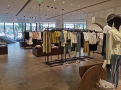 -URBAN REVIVO(上海中庚漫游城店)