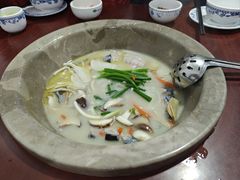 -姚记抚仙湖石锅鱼庄