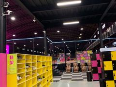 -嘿哟动霸CHUA·新潮玩运动娱乐中心·蹦床滑冰团建乐园