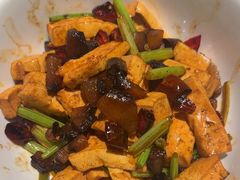 腊肉炒香干-寨子里的钵钵菜·湘西山里菜(魅力湘西店)