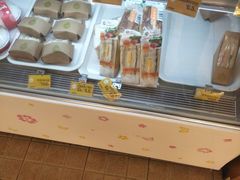面包甜点陈列柜-一鸣真鲜奶吧(卫岗店)