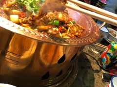 -沪小二炭火蛙锅(淮海中路美食不夜城店)