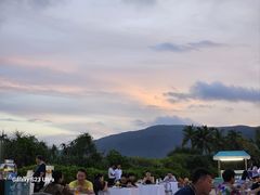 -亚龙湾希尔顿自助餐厅·海鲜·烧烤·沙滩BBQ·现场乐队