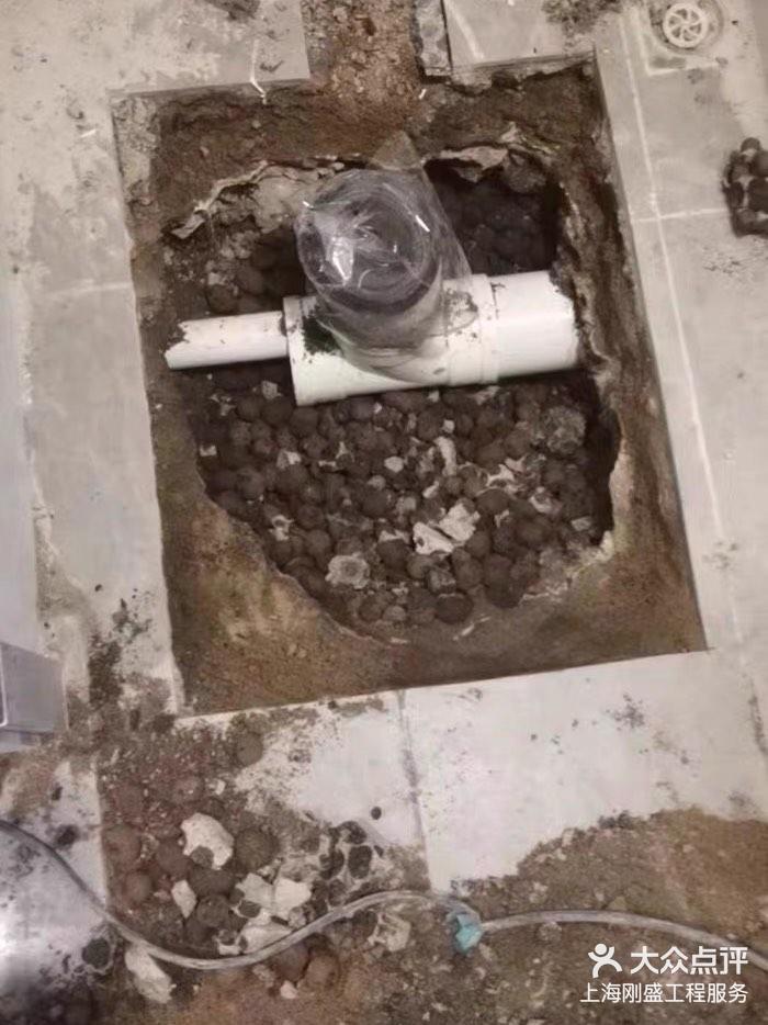 专业厕所翻新更换马桶蹲便器卫生间改造翻新改