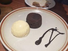 巧克力熔岩蛋糕配香草冰淇淋-萨莉亚意式餐厅(万嘉商业广场店)