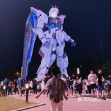 终于打卡金桥的18米巨型高达 现场真的燃爆