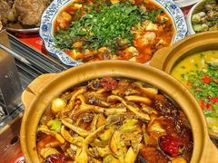 -李双猪·小龙虾·烧烤·羊肉煲(乐山店)