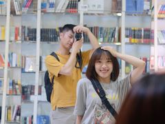 -钟书阁(松江泰晤士小镇店)