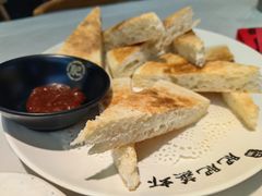 房县火烧馍-肥肥虾庄·金牌油焖大虾(沙湖店)
