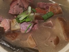 -帅巴人舅母子腊蹄民俗村